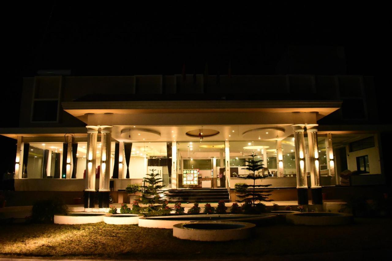 Hotel Four Seasons Resort Ajanta Sillod Exterior photo